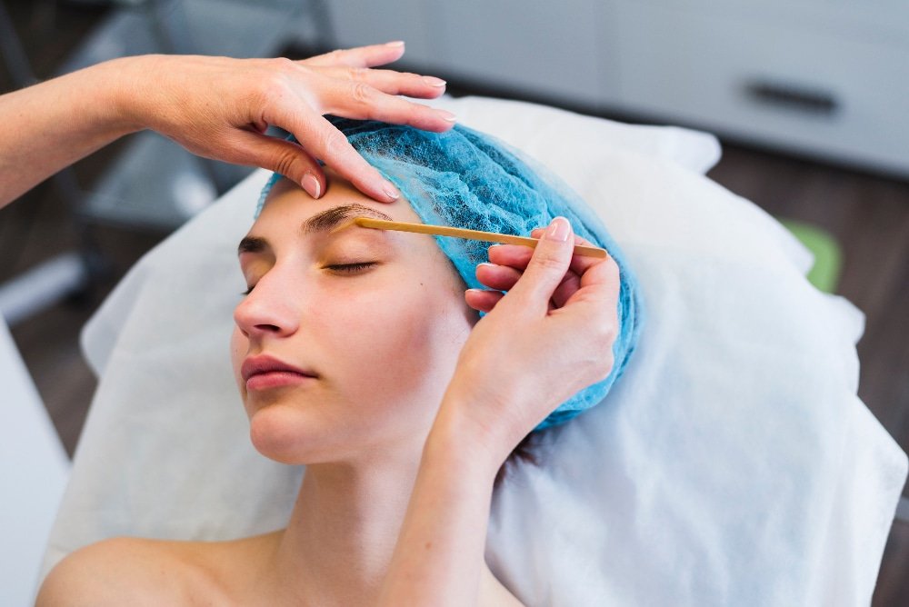 Professional Eyebrow Waxing using sugaring 