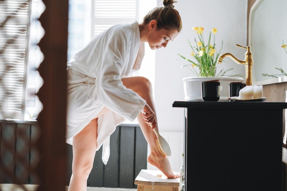 Comparing body sugaring and traditional waxing methods for hair removal.